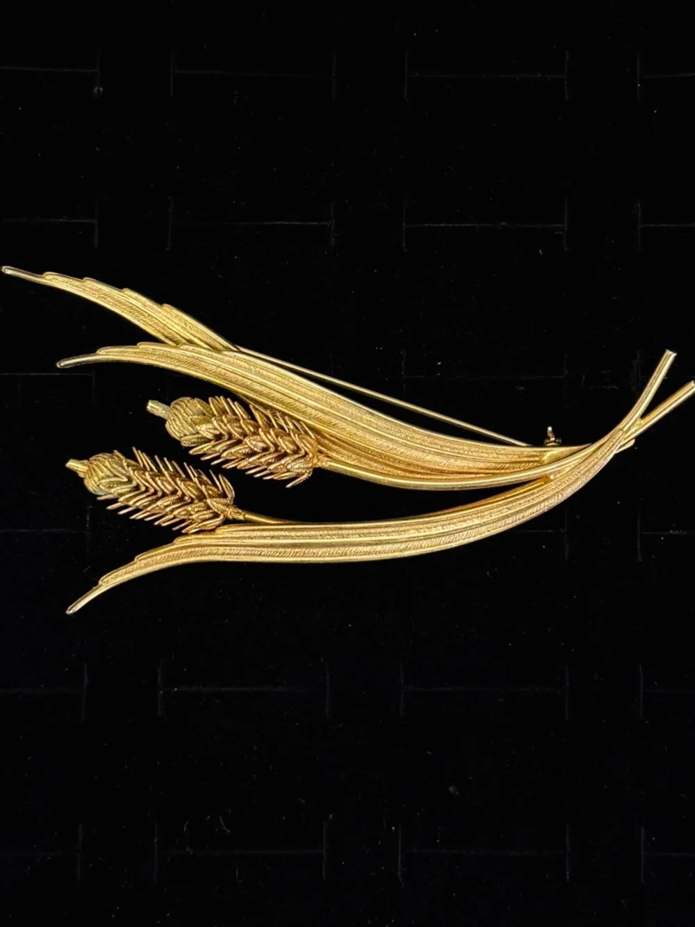 Vintage Aged Goldtone 3-D Wheat Spray Brooch Botanical Vintage Style